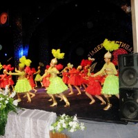 Танец на сцене