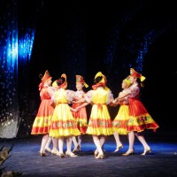 Хоровод на сцене