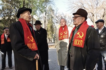 Коммунисты вспоминают историю октябрьской революции