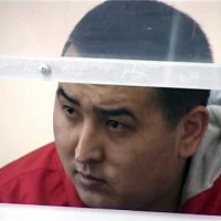 В Шымкенте продолжается суд по солдату, его обвиняют в убийстве сержанта. Родители убитого уверяют: не все виновные в гибели их сына понесут наказание