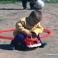 Потерялся ребенок?! Полицейские обнаружили в парке города трехлетнего малыша