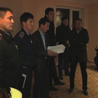 Приставы не раз просили  женщину покинуть квартиру