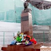 Памятник Динмухамеда Ахмедовича Кунаева (1912 — 1993 гг)