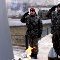 Перед началом соревнований по традиции бойцы почтили память товарищам, которые погибли в 95-ом выполняя боевое задание на таджикско-афганской границе.