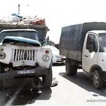 Мусоровоз врезался в пассажирскую газель. Пострадали 5 человек! Мусоровоз врезался в пассажирскую газель