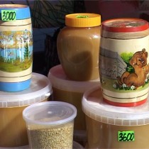 Мед самых разных видов продавали на ярмарке