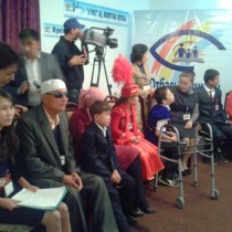 Инвалиды состязались в умении читать стихи,петь и танцевать