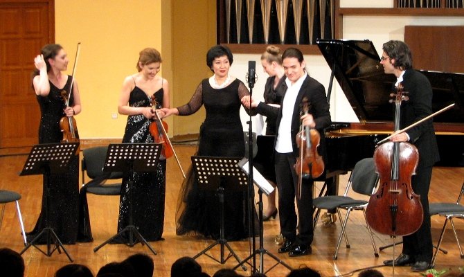 Жания Аубакирова с оркестром