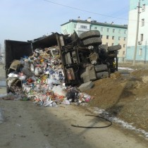 наскочил на насыпь