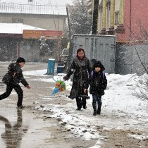 Одна из многолюдных улиц Коммунизма после очередных осадков превращается в бассеин