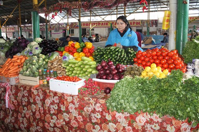 Н а рынках города выросли цены и на овощи, теперь килограмм помидров обойдется по 450 тенге