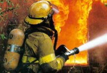 В Шымкенте возложили цветы к памятнику пожарным и спасателям