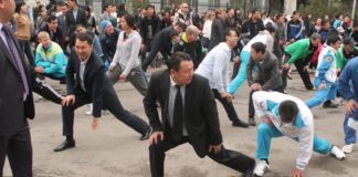 Массовой зарядкой отметили чиновники день здоровья (ВИДЕО)