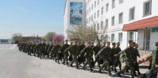 Побороть дедовщину в армии и уберечь солдат от суицида помогут психологи
