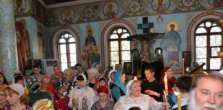 В Шымкент привезли благодатный огонь из Иерусалима (ФОТО)