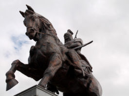 Памятник Алпамыс батыру был воздвигнут без помощи государства