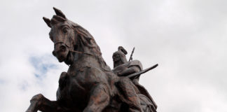 Проверяется законность установки памятника Алпамыс батыру Памятник Алпамыс батыру был воздвигнут без помощи государства