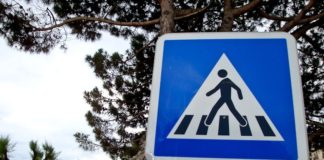 Автомобиль сбил ребенка на пешеходном переходе в Шымкенте