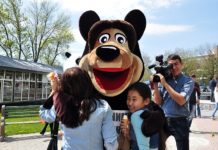 День объятий прошел в Шымкенте