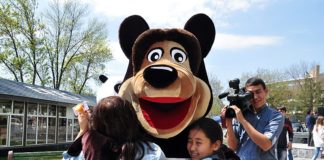 День объятий прошел в Шымкенте