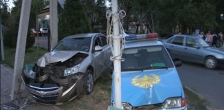 Патрульный автомобиль и иномарка столкнулись в Шымкенте