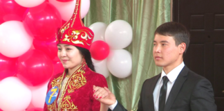 В КИПУДН выбрали самую красивую представительницу вуза Участницы конкурса "Коктем аруы - 2014" пели, танцевали, показывали миниатюры и отвечали на вопросы в интеллектуальной рубрике состязания