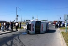 Машина скорой помощи с больным перевернулась в Шымкенте