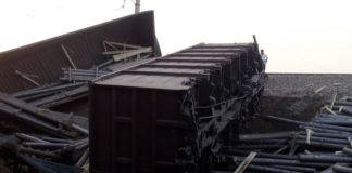 Грузовой поезд сошел с рельсов в ЮКО (ФОТО) Сошли с рельсов вагоны грузового поезда