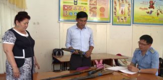 В Сарыагашских школах массово сдают огнестрельное оружие