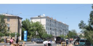 Торговцы на ярмарке превращают площадь Аль-Фараби в помойку