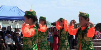 Жители микрорайона «Асар» отпраздновали двойной праздник Жители микрорайона "Асар" отпраздновали двойной праздник