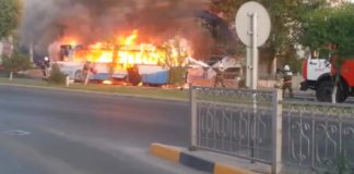 Автобус сгорел в центре Шымкента Автобус выгорел полностью