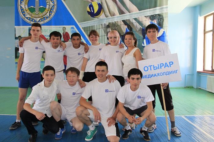 Участники волейбольного турнира, сотрудники медиахолдинга ТК "Отырар"