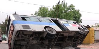 В Шымкенте перевернулся пассажирский автобус (ВИДЕО)