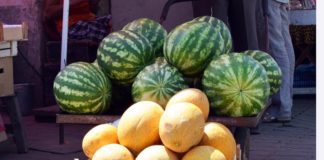 Продавцы требуют разрешить стихийную торговлю арбузами