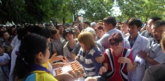 В настоящую бойню превратили шымкентцы благотворительную акцию