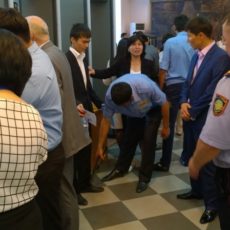 Мамин поручил акимам взять на контроль вопрос организации участия обучающихся в ЕНТ.