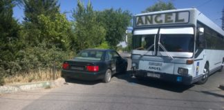 Автобус с пассажирами врезался в иномарку