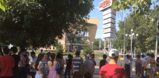 «МегаЦентр» оцепили силовики, перекрыты центральные улицы Шымкента "МегаЦентр" оцепили силовики, перекрыты центральные улицы Шымкента