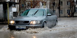 Парковка во дворах высотных домов