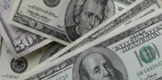 У председателя совета директоров АО «БТА Банк» вымогали миллион долларов. Доллары. Американская валюта