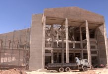 Строительство нового театра на «Нурсате» закончится к концу сентября В новом русском драматическом театре, строительство которого завершается в микрорайоне Нурсат, отсчет времени до открытия идет на дни