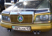 Золотистый Mercedes из Шымкента стал звездой Интернета