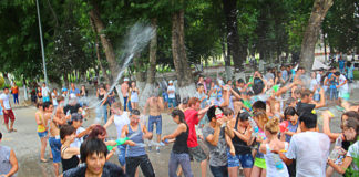 Погромами и травмами закончились «обливалки» в Шымкенте