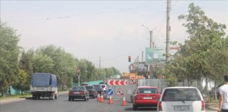 В Шымкенте строится новый надземный переход В Шымкенте строится новый надземный переход