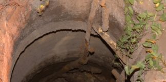 5-летняя девочка едва не утонула в колодце Колодец с водой