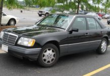 Автомойщика из ЮКО подозревают в угоне «Мерседеса»