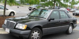 Автомойщика из ЮКО подозревают в угоне «Мерседеса»