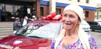 Жительница ЮКО получила в подарок автомобиль от Евразийского банка (PR) Жительница Сарыагашского района Южно-Казахстанской области Малика Сейтбекова