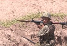 Военные ЮКО отрабатывают действия в случае боевой обстановки (видео)